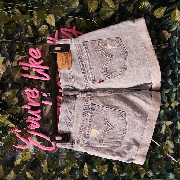 Girls Distressed Levi Shorts New Without Tags - Picture 7 of 7